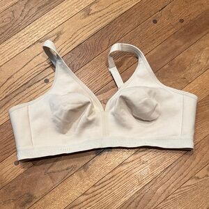 Cacique Soft Cream Wireless Bra